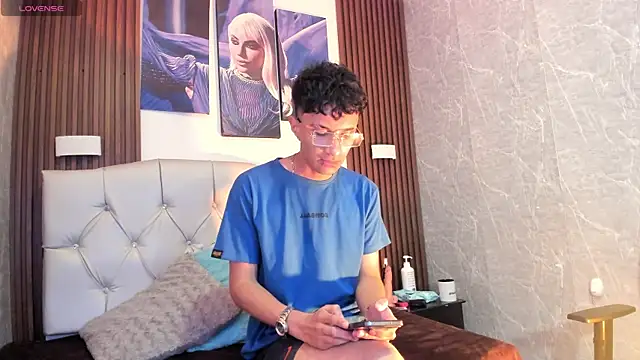 Snapshot of Elian_Julian chatting on November 2025 12:02:01 AM Elian Julian online show from November 2025 12:02:01 AM