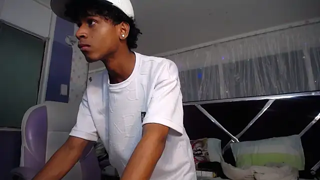 Santy bigcock 01 online show from April 2026 12:33:01 AM