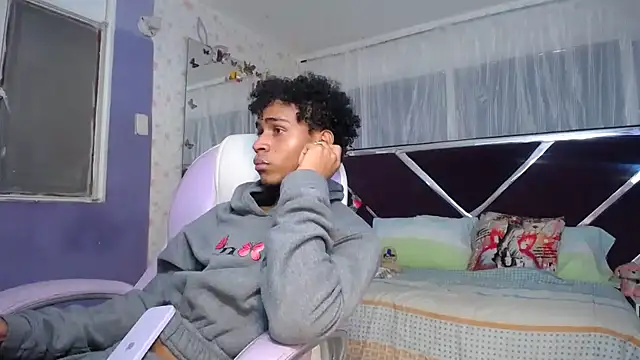 Santy bigcock 01 online show from April 2026 04:01:01 PM