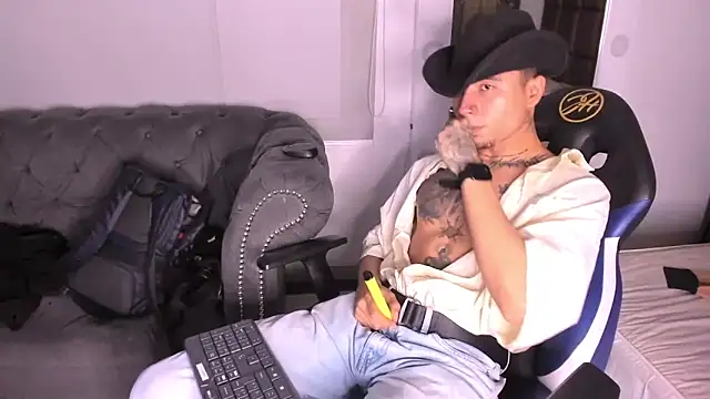 PiperrCry online show from November 2025 03:49:02 AM