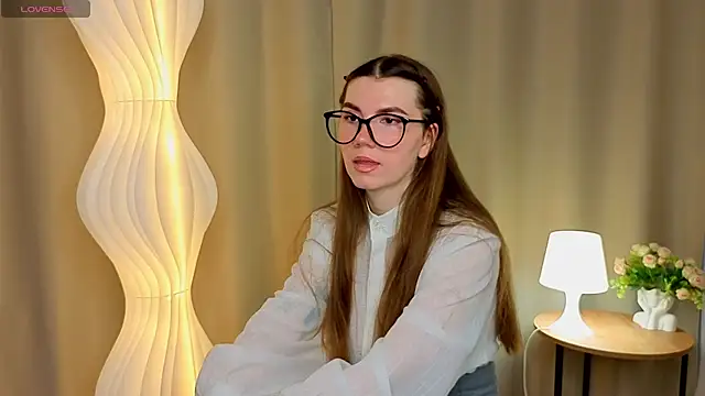 Snapshot of MelitaMoote chatting on November 2025 06:26:02 AM MelitaMoote online show from November 2025 06:26:02 AM