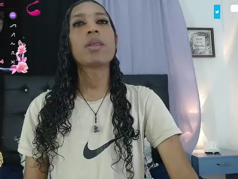 Snapshot of MiaCoock chatting on November 2025 12:40:01 PM MiaCoock online show from November 2025 12:40:01 PM