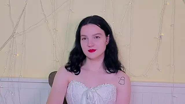 LatinaHuguenin online show from November 2025 07:25:01 AM