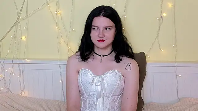 LatinaHuguenin online show from November 2025 09:04:02 AM