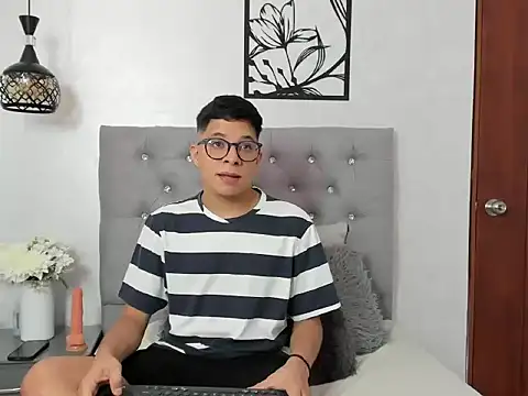 Snapshot of LucaDave_1 chatting on November 2025 06:19:02 PM LucaDave 1 online show from November 2025 06:19:02 PM