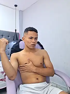 Snapshot of Liams18 chatting on November 2025 01:04:02 AM Liams18 online show from November 2025 01:04:02 AM