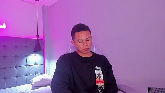 Snapshot of Liams18 chatting on November 2025 03:42:02 AM Liams18 online show from November 2025 03:42:02 AM