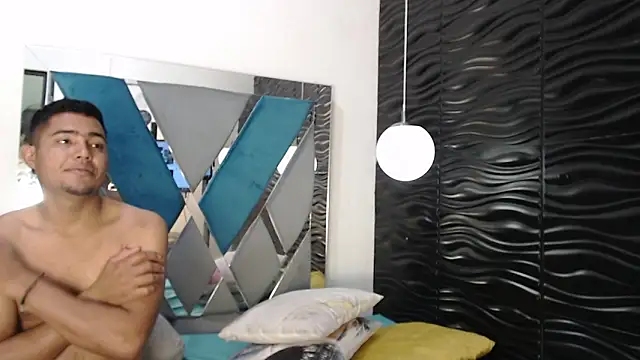 Snapshot of Naty_And_Maxx chatting on December 2025 07:19:02 PM Naty And Maxx online show from December 2025 07:19:02 PM