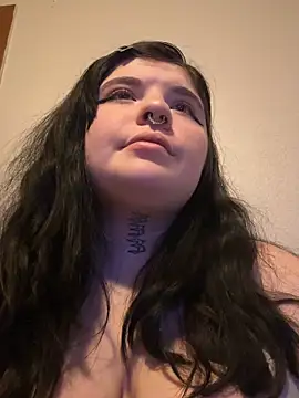 juicygoth202 online show from November 2025 03:28:01 AM