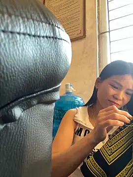 Snapshot of Beolulu chatting on November 2025 06:24:01 AM Beolulu online show from November 2025 06:24:01 AM