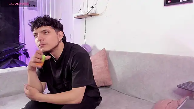 MidNightTouch-21 online show from November 2025 04:34:02 AM