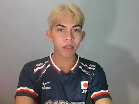 Snapshot of Urhotsilverboy chatting on May 2026 07:40:02 PM Urhotsilverboy online show from May 2026 07:40:02 PM
