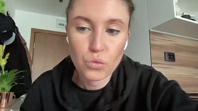 Ameli8 online show from December 2025 12:24:02 PM