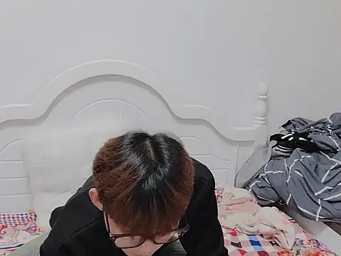 xiaomeng2563 online show from November 2025 11:00:02 AM