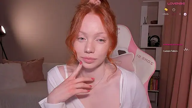 Snapshot of Elisahsthetics chatting on March 2026 12:39:02 AM Elisahsthetics online show from March 2026 12:39:02 AM