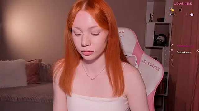 Snapshot of Elisahsthetics chatting on April 2026 01:14:01 AM Elisahsthetics online show from April 2026 01:14:01 AM