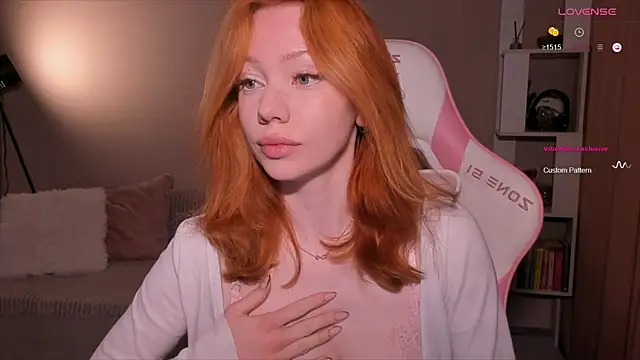 Snapshot of Elisahsthetics chatting on April 2026 11:05:02 PM Elisahsthetics online show from April 2026 11:05:02 PM