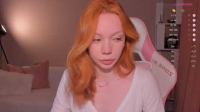 Snapshot of Elisahsthetics chatting on April 2026 11:53:01 PM Elisahsthetics online show from April 2026 11:53:01 PM