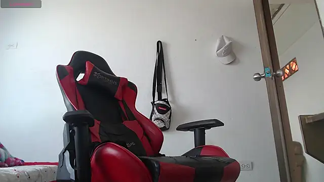 Snapshot of thebesthot chatting on November 2025 02:43:02 PM thebesthot online show from November 2025 02:43:02 PM