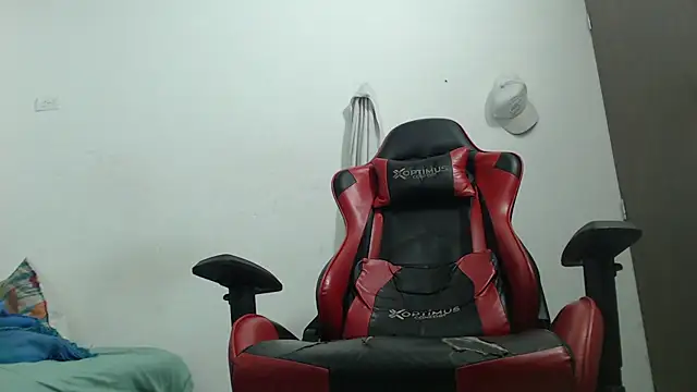 Snapshot of thebesthot chatting on November 2025 05:17:01 AM thebesthot online show from November 2025 05:17:01 AM