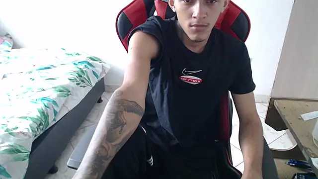 Snapshot of thebesthot chatting on November 2025 08:33:02 PM thebesthot online show from November 2025 08:33:02 PM