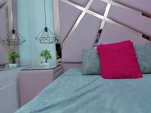 IvonJanice online show from November 2025 01:22:02 PM