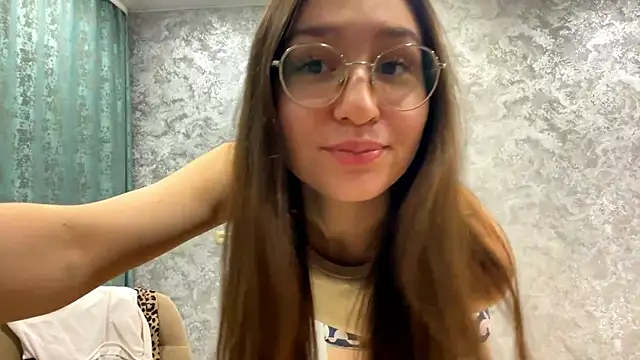 Snapshot of SofiYong chatting on November 2025 01:10:01 PM SofiYong online show from November 2025 01:10:01 PM