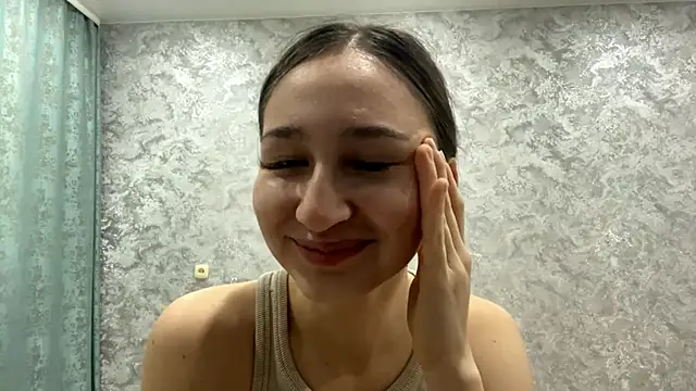 Snapshot of SofiYong chatting on November 2025 05:57:01 AM SofiYong online show from November 2025 05:57:01 AM