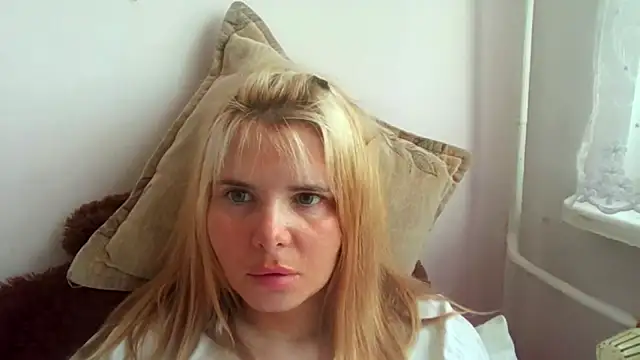 HornyElena online show from April 2026 01:16:01 PM