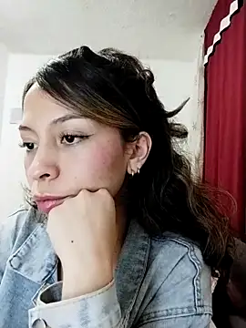 LuluuBerry online show from November 2025 09:43:02 PM