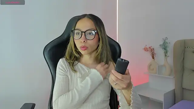 LuluuBerry online show from November 2025 12:59:01 PM