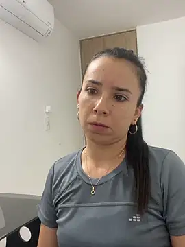 Snapshot of Vicky_ro chatting on November 2025 11:32:01 PM Vicky ro online show from November 2025 11:32:01 PM