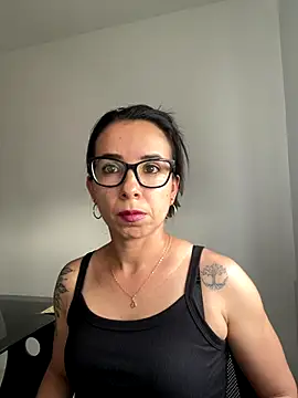 Snapshot of Vicky_ro chatting on November 2025 09:41:02 PM Vicky ro online show from November 2025 09:41:02 PM