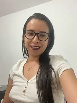 Snapshot of Vicky_ro chatting on December 2025 02:41:02 AM Vicky ro online show from December 2025 02:41:02 AM