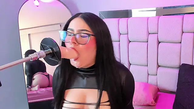 Amy whittee online show from December 2025 07:29:02 PM