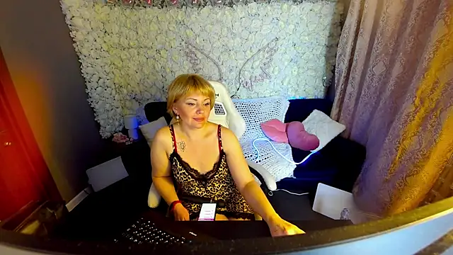 AmaraNights online show from April 2026 07:09:02 PM