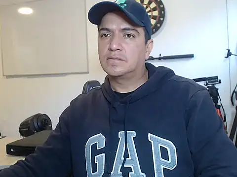 Snapshot of yayo_33 chatting on November 2025 08:54:01 PM yayo 33 online show from November 2025 08:54:01 PM