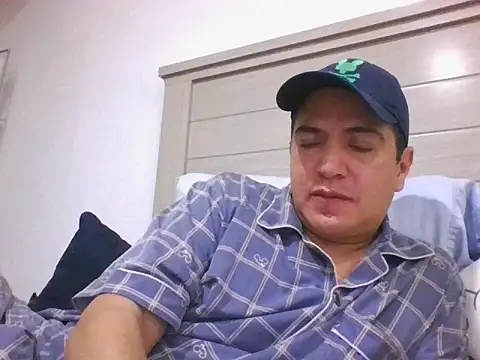 Snapshot of yayo_33 chatting on November 2025 02:32:02 AM yayo 33 online show from November 2025 02:32:02 AM