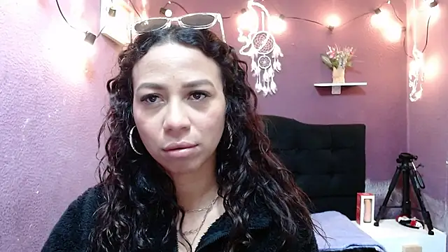 monika 256 online show from December 2025 01:49:01 PM