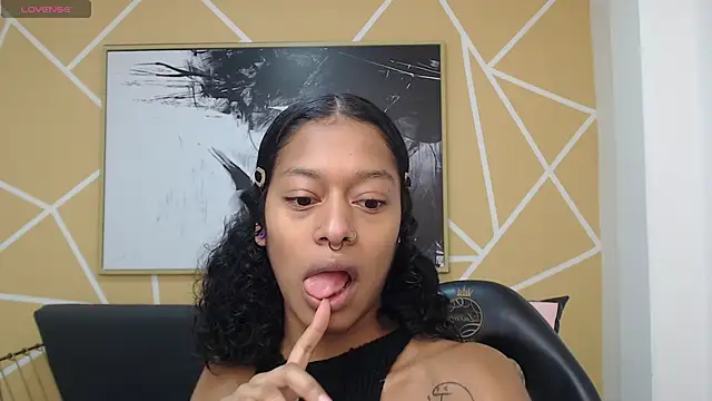 Agatha Amaya online show from November 2025 01:22:01 PM