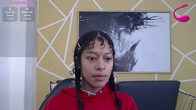 Agatha Amaya online show from November 2025 01:06:02 PM