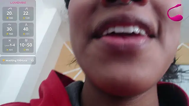 Agatha Amaya online show from November 2025 01:11:01 PM