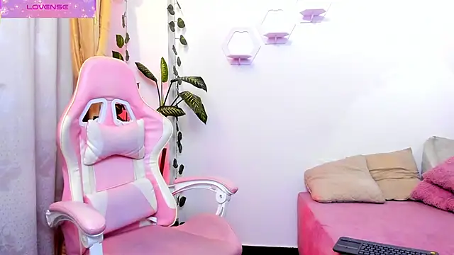 Snapshot of Isabella7__ chatting on November 2025 01:10:02 PM Isabella7 online show from November 2025 01:10:02 PM