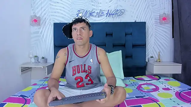 KEVIN MCKINLEY online show from November 2025 06:13:02 AM