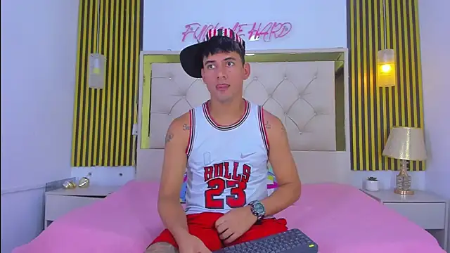 KEVIN MCKINLEY online show from November 2025 12:11:02 AM