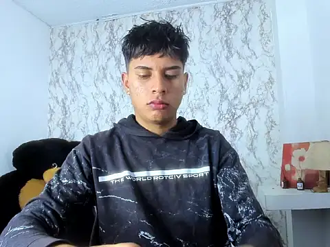 Valentino Lane online show from February 2026 02:41:01 AM