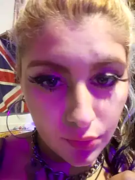 Snapshot of Hollywouldd chatting on November 2025 06:23:01 AM Hollywouldd online show from November 2025 06:23:01 AM