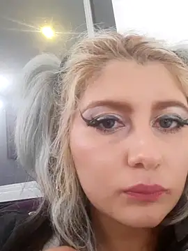 Snapshot of Hollywouldd chatting on November 2025 06:08:02 AM Hollywouldd online show from November 2025 06:08:02 AM