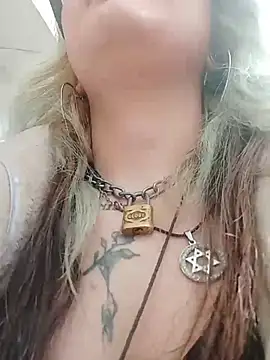 Snapshot of Hollywouldd chatting on November 2025 02:28:02 PM Hollywouldd online show from November 2025 02:28:02 PM