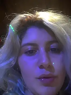 Snapshot of Hollywouldd chatting on December 2025 05:59:01 AM Hollywouldd online show from December 2025 05:59:01 AM